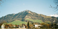 Paysage alpin du Liechtenstein avec vallées et montagnes