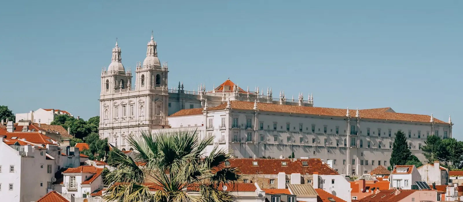 Aperçu du Portugal mettant en avant culture locale, paysages atlantiques et héritage méditerranéen