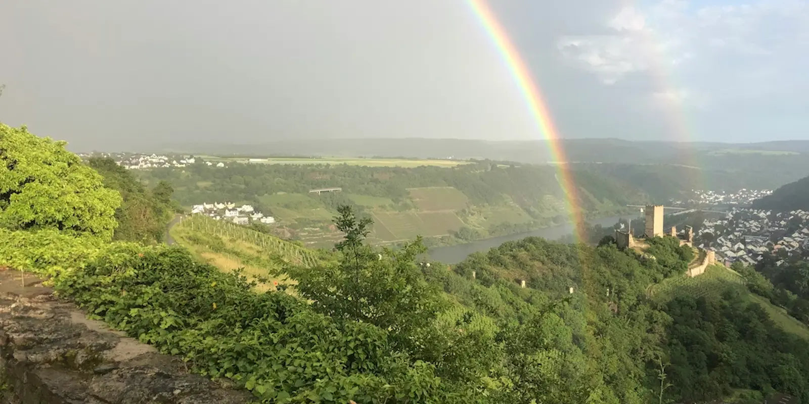 Illustration du climat allemand avec ciel variable, saisons marquées et ambiance continentale