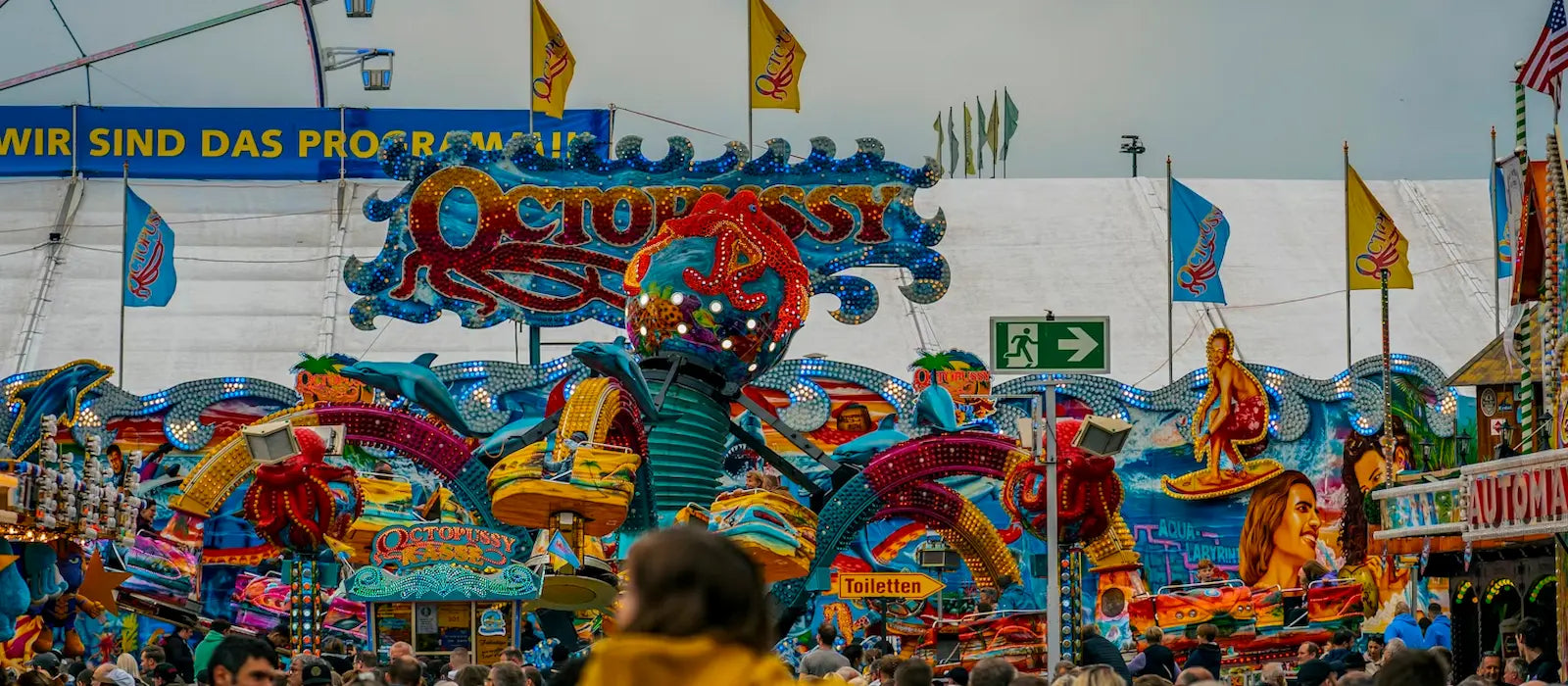 Traditions allemandes illustrées par costumes, fêtes locales et héritage culturel régional