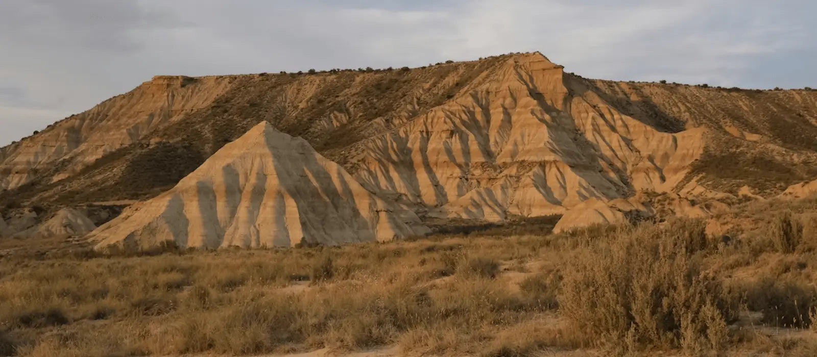 Activités touristiques en Espagne mêlant culture, loisirs urbains et découvertes montagneux