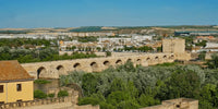Vue de Cordoue mettant en avant patrimoine historique, influences mauresques et ruelles anciennes