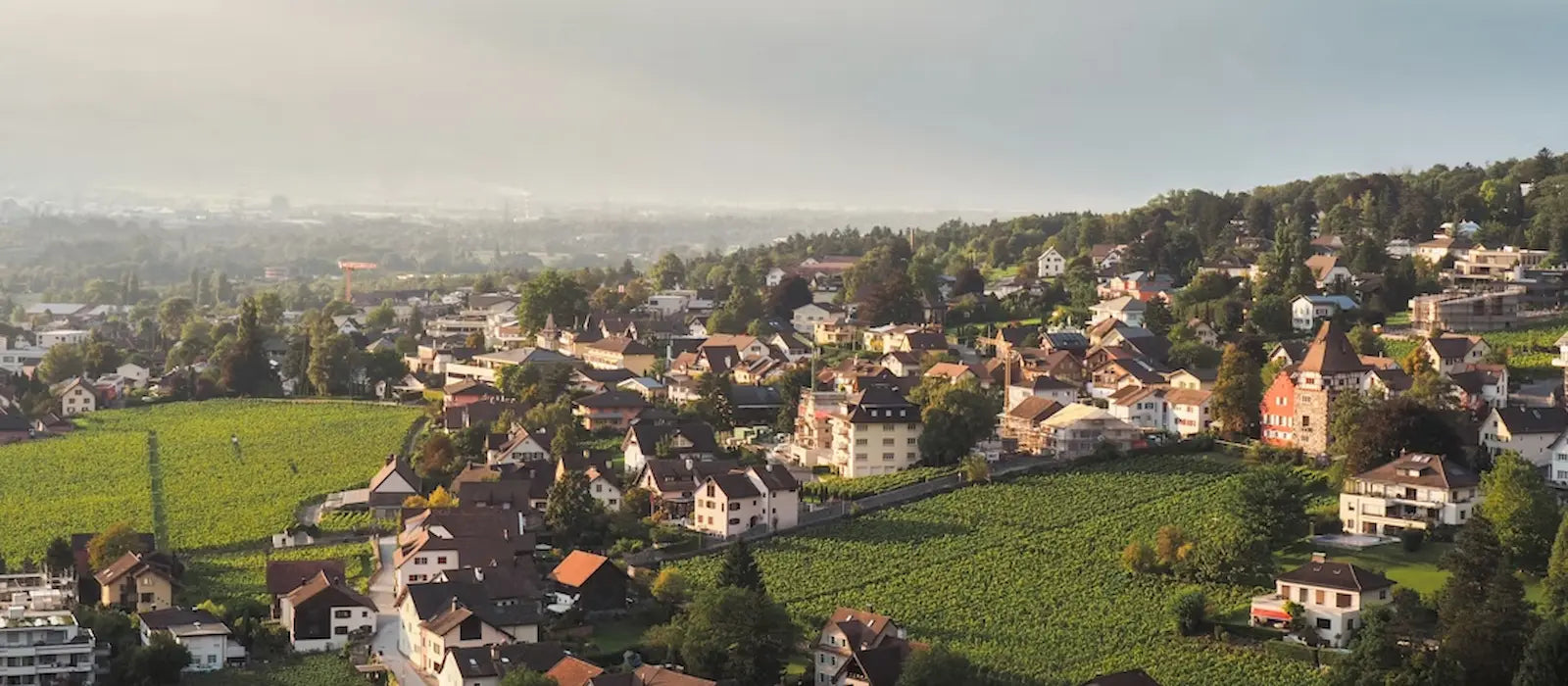 Nuage sur les montagnes et vallées du Liechtenstein