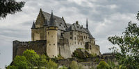 Château médiéval de Vianden perché sur la colline au Luxembourg.