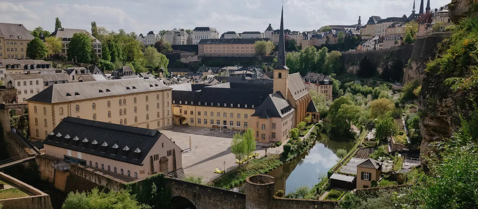 Vue générale de la ville de Luxembourg avec monuments emblématiques