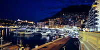 Éclairage nocturne du Port Hercule et skyline de Monaco soir.