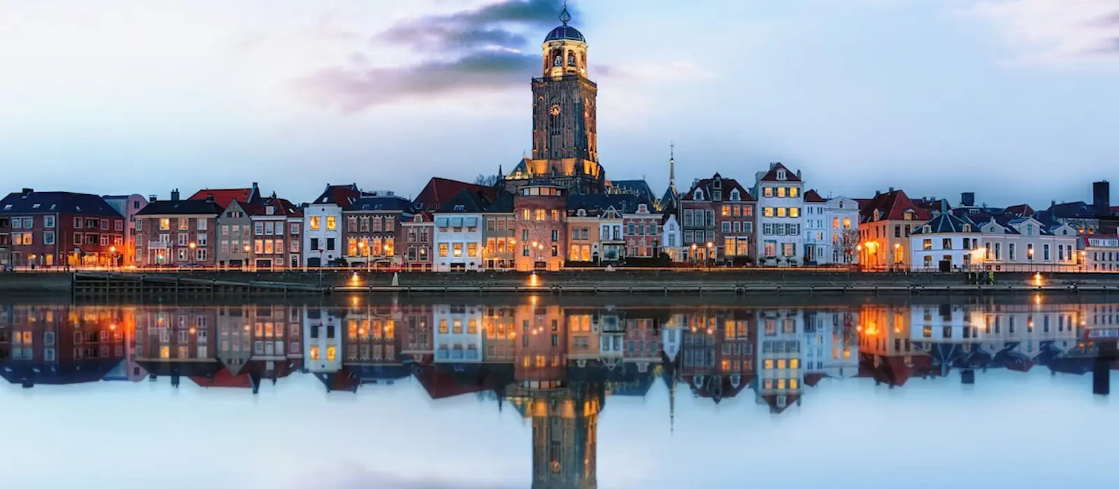 Géographie des Pays-Bas avec paysages plats et canaux