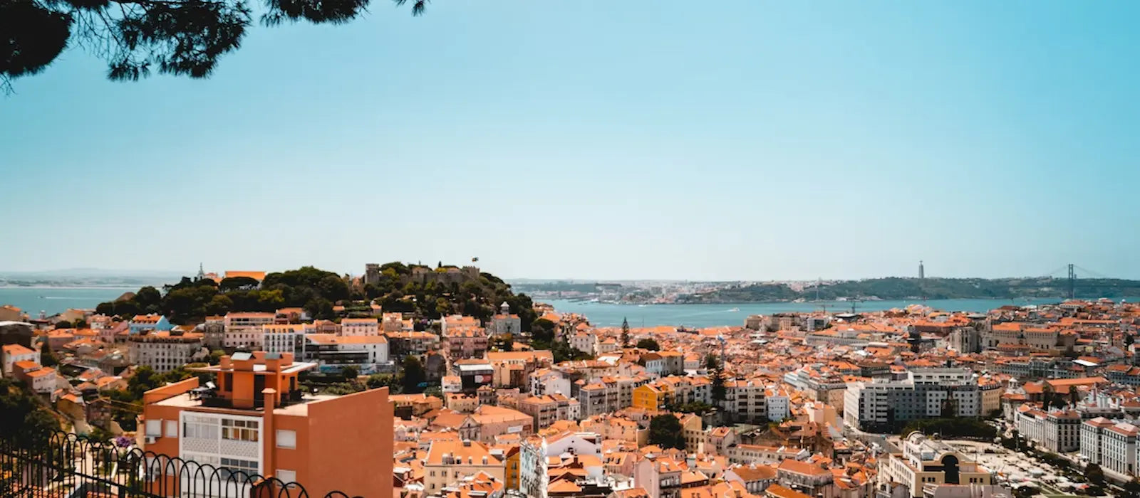 Aperçu du climat portugais avec soleil dominant, ciel dégagé et douceur méditerranéenne