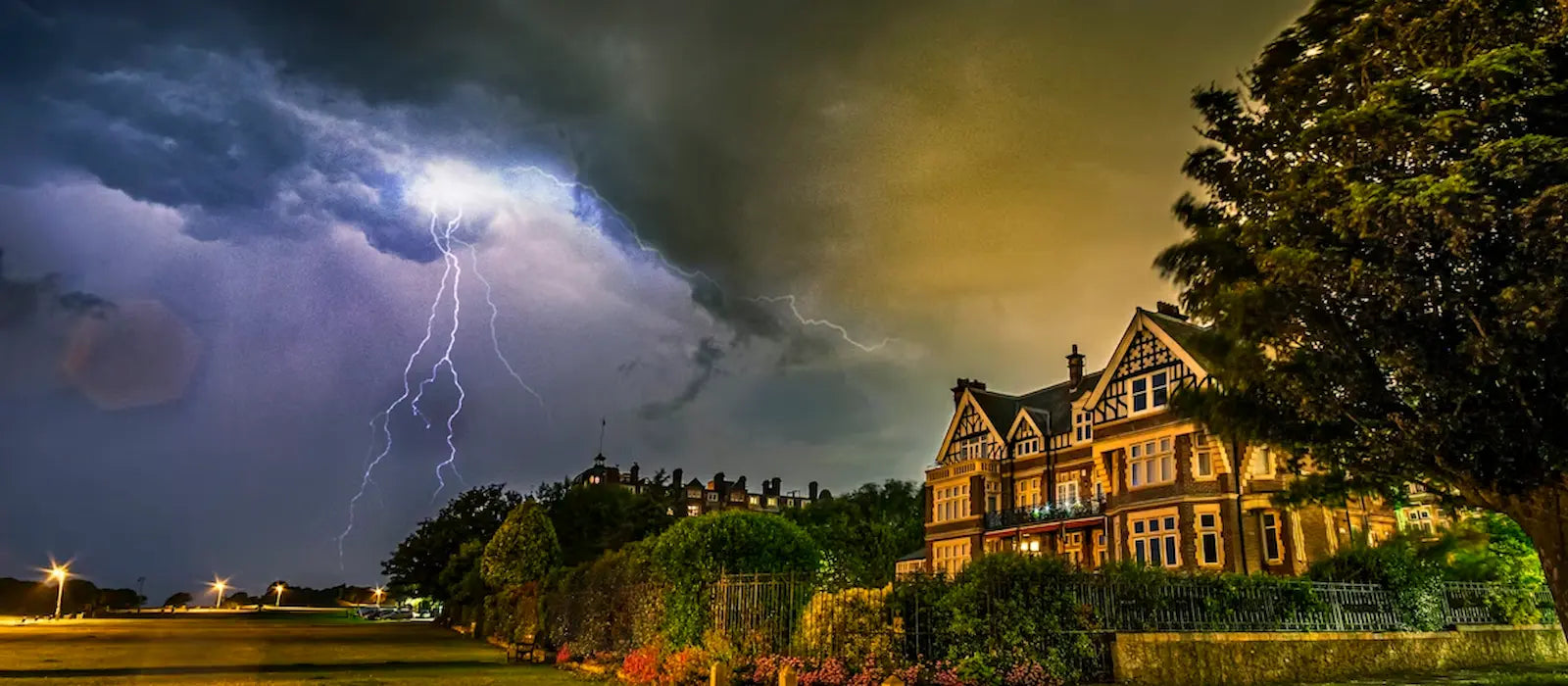 Illustration du climat du Royaume-Uni avec ciel nuageux, lumière douce et ambiance météorologique changeante