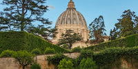 Fort ensoleillement et ciel bleu azur sans nuages au Vatican, conditions anticycloniques classiques du climat méditerranéen.